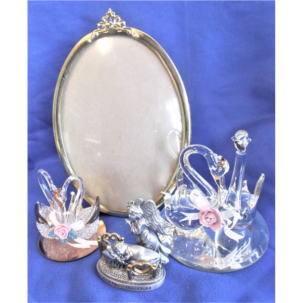 Delicate Swan Decor Lot