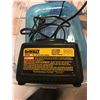 Image 1 : Dewalt Battery Charger