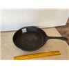 Image 1 : 10 1/2 Cast Iron Skillet