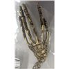 Image 2 : Skeleton Hand Neklace