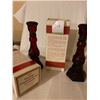 Image 2 : 978 – LOT OF 2 VINTAGE AVON COLLECTOR CAPE COD CANDLESTICKS, MINT CONDITION IN ORIGINAL PACKAGING