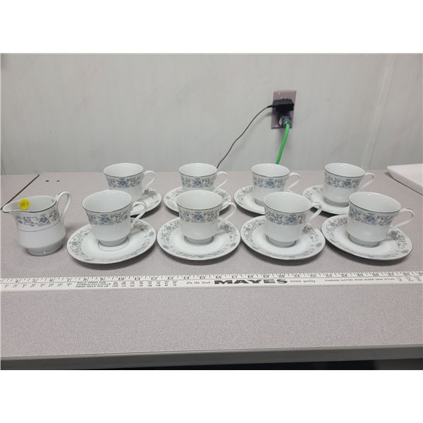 8 teacups & saucers & creamer; porcelain, Japan