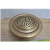 Image 2 : 467. Footed metal potpourri bowl with pierced lid