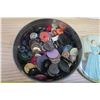 Image 3 : 484. Royalty tin of buttons