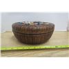 Image 3 : 489. Reeded sewing basket made in Japan with sewing spools