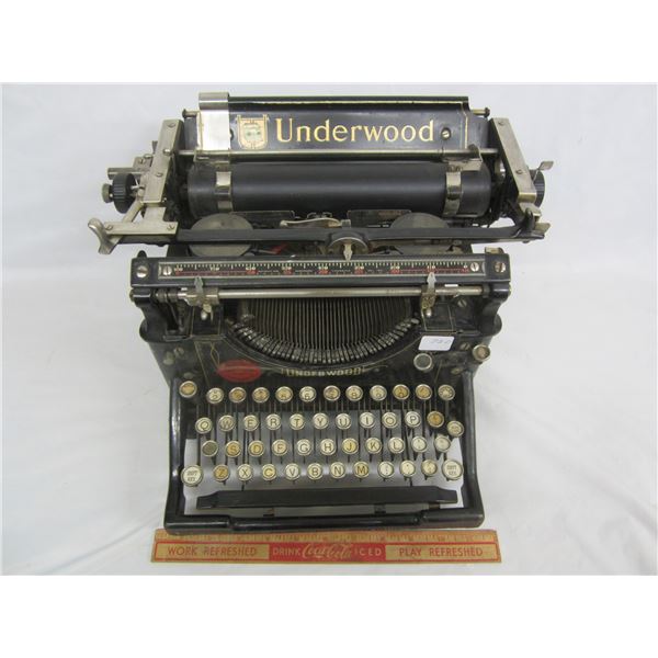Antique Underwood Typewriter good condition