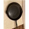 Image 2 : 10.5" Cast Iron Skillet Findlay Carlton Place Ont.