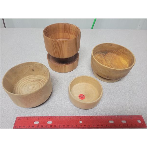 Wooden bowls (4)