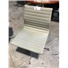 Image 2 : HERMAN MILLER EAMES GREY SIDE SWIVEL CHAIR