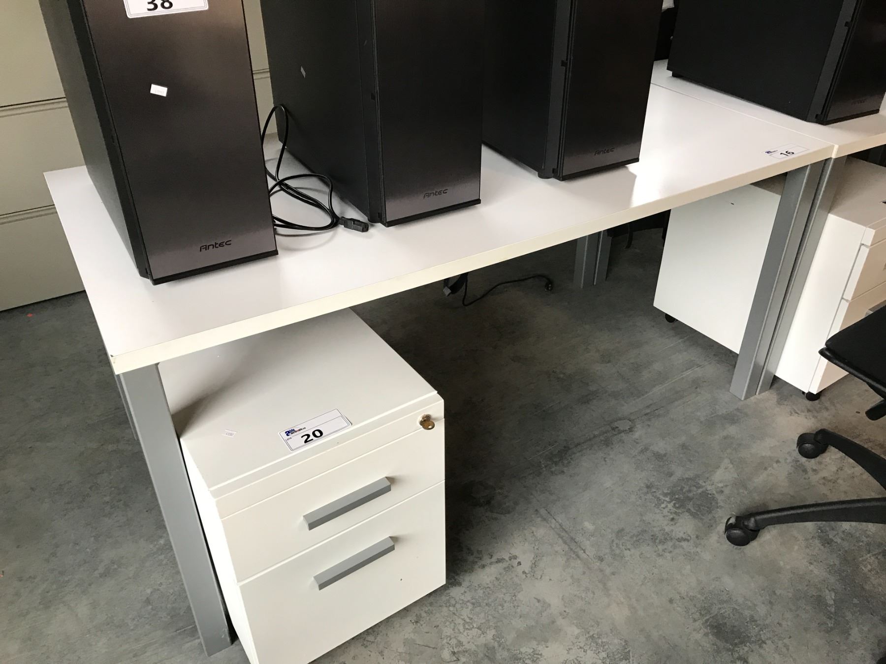 Steelcase Computer Table WHITE STEELCASE 5' COMPUTER TABLE