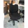 Image 2 : KEILHAUER RESPONSE BLACK MID BACK EXECUTIVE CHAIR