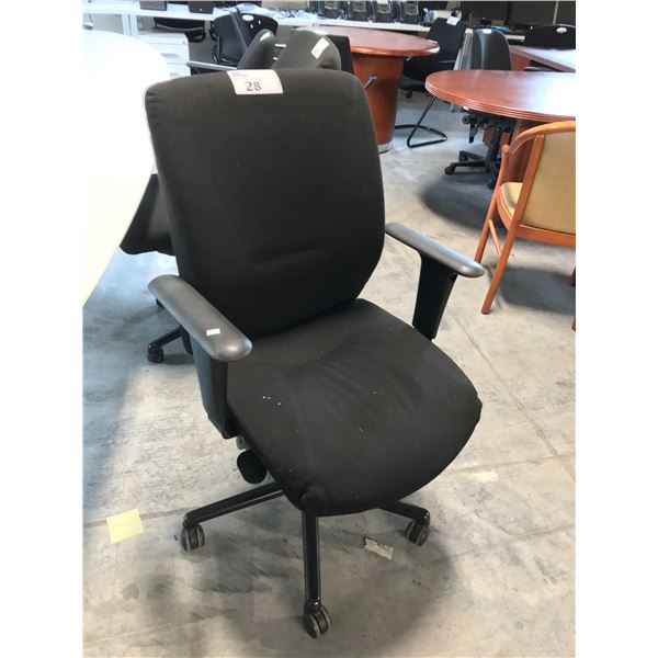 KEILHAUER RESPONSE BLACK MID BACK EXECUTIVE CHAIR