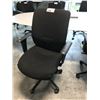 Image 2 : KEILHAUER RESPONSE BLACK MID BACK EXECUTIVE CHAIR