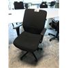 Image 2 : KEILHAUER RESPONSE BLACK MID BACK EXECUTIVE CHAIR