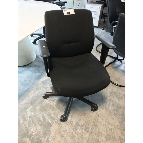 KEILHAUER RESPONSE BLACK MID BACK EXECUTIVE CHAIR