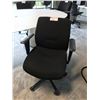 Image 2 : KEILHAUER RESPONSE BLACK MID BACK EXECUTIVE CHAIR