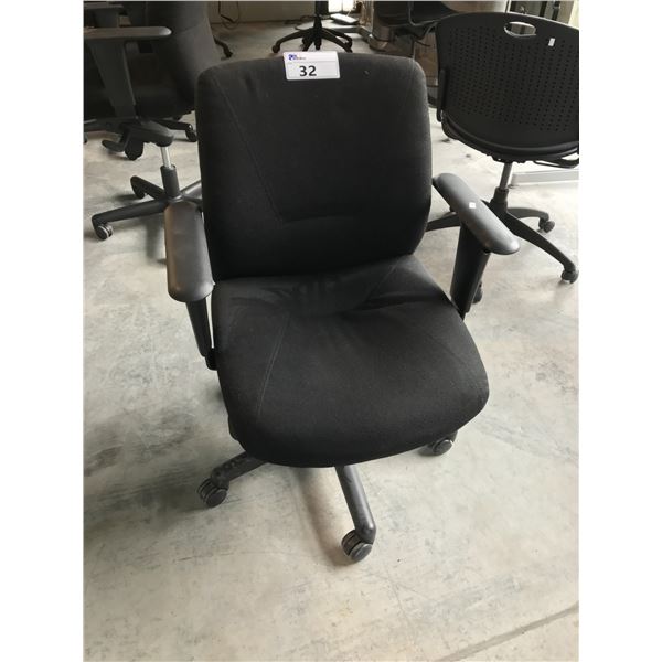 KEILHAUER RESPONSE BLACK MID BACK EXECUTIVE CHAIR