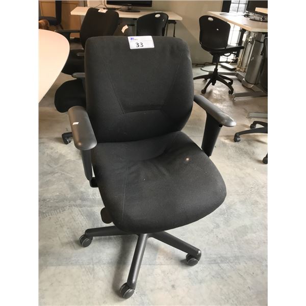 KEILHAUER RESPONSE BLACK MID BACK EXECUTIVE CHAIR