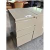 Image 2 : HERMAN MILLER GREY 3 DRAWER PEDESTAL