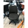 Image 2 : BLACK FULLY ADJUSTABLE MID BACK TASK CHAIR