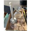 Image 1 : Measuring cups, decanter and paper towel holder