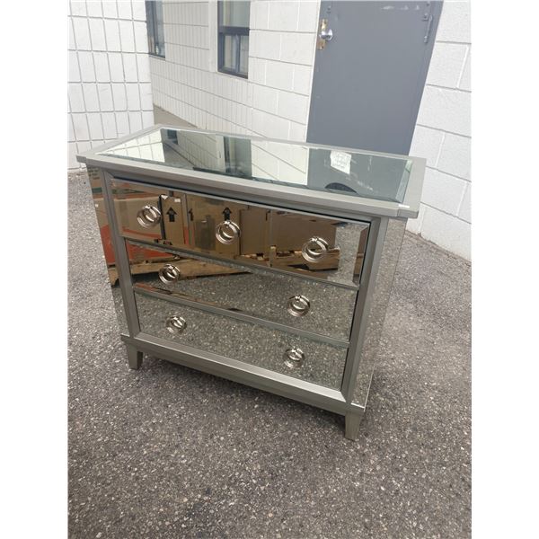 Mirrored cabinet