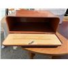 Image 2 : Bread box