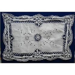 VICTORIAN CUTWORK & LACE CENTERPIECE #2211929