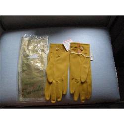 Pair of Vintage Gloves by Crescendoe! #2212050