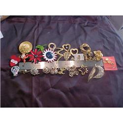 Collection of 33 Pins & Brooches, Vintage and N#2224585