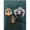 Image 1 : Pins/Medals--8