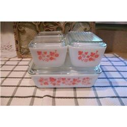 Pyrex Pink Gooseberry Refrigerator Set #2240560