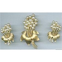 Trifari Vintage Pearl Demi Parure Bouquets #2240679