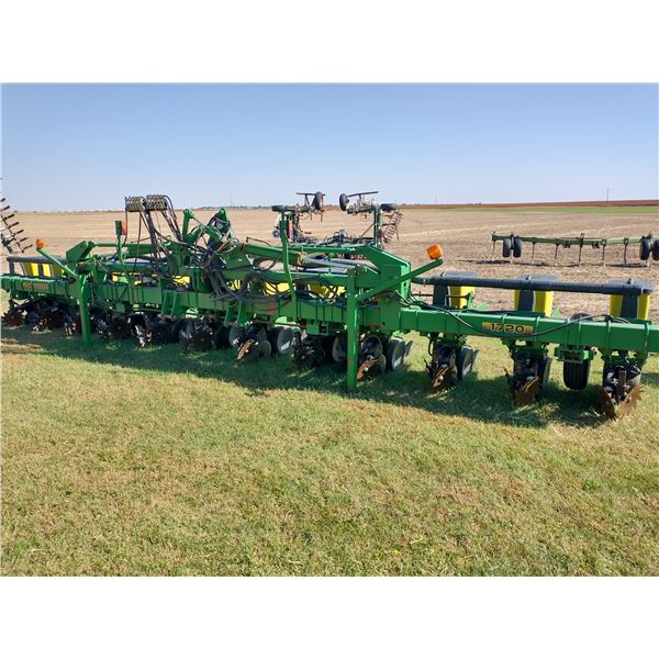 John Deere 1720 Planter 12-Row