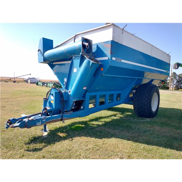 KINZE 840 Grain Cart