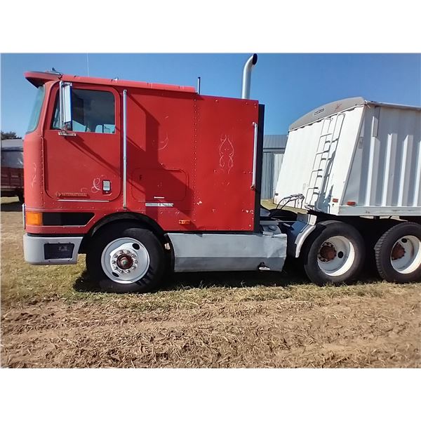 1988 IHC Semi (cabover)