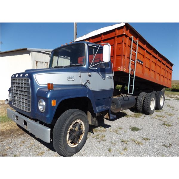 1975 Ford 800 Truck
