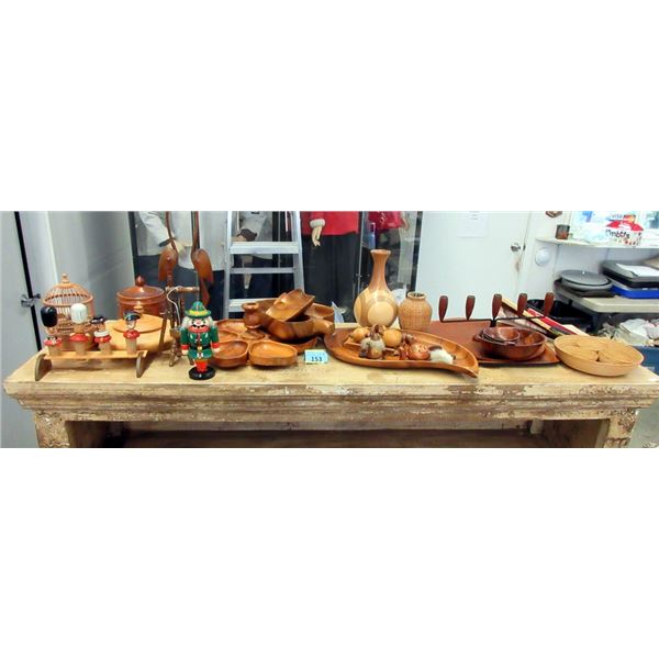 Large Lot of Vintage Wood Decoratives