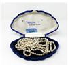 Image 1 : Pearl Jewelry in Velvet Clamshell Box
