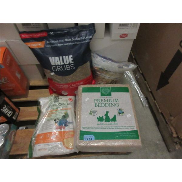 Hamster Bedding, 2 Parrot Food & Bag of Grubs
