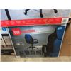 Image 1 : True Innovations Black and Blue Task Chair