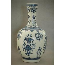 Chinese  blue  and  white  porcelain  vase #2189056