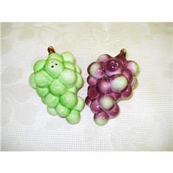 SALT & PEPPER - PURPLE & GREEN GRAPES #2215771