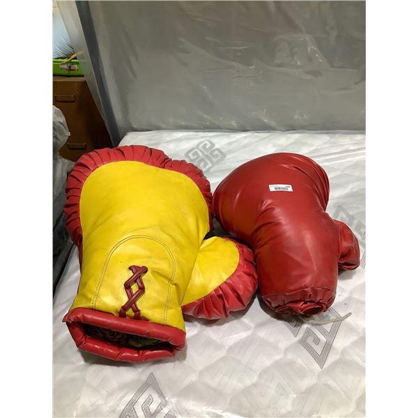 Set of 2 Oversized Boxing Gloves