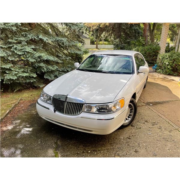 2002 Lincoln Town Car 44,600 Km "Rebuilt 2014"