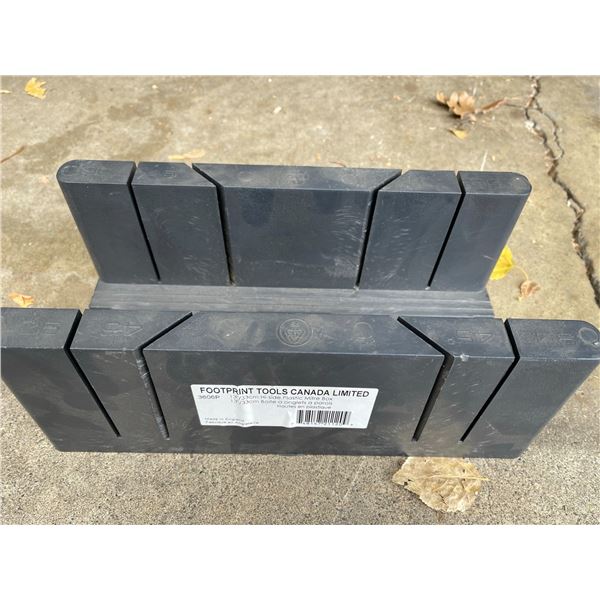 Footprints Tools Saw Guide