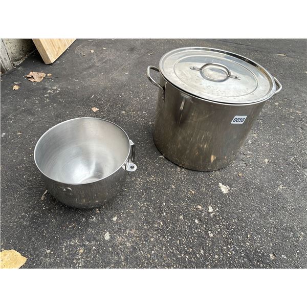 Large Pot & Mixing Bowl