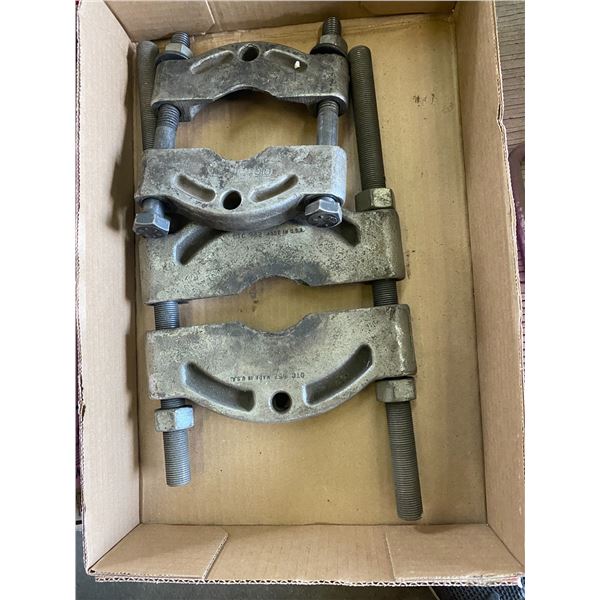 Split bearing pullers