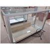 Image 1 : 5 FT X 22" X 40" HIGH QUALITY ILLUMINATED GLASS SHOWCASE
