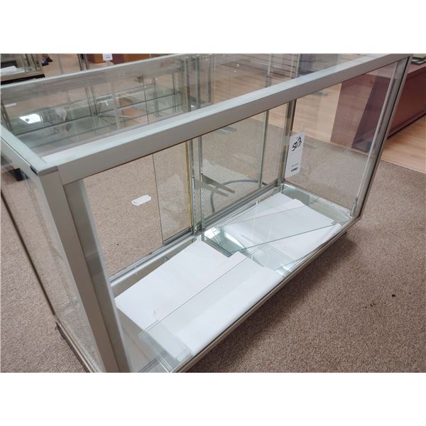 5 FT X 22" X 40" HIGH QUALITY ILLUMINATED GLASS SHOWCASE